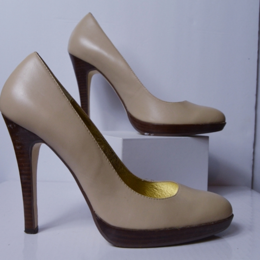 Beautiful Nude Nine West pumps